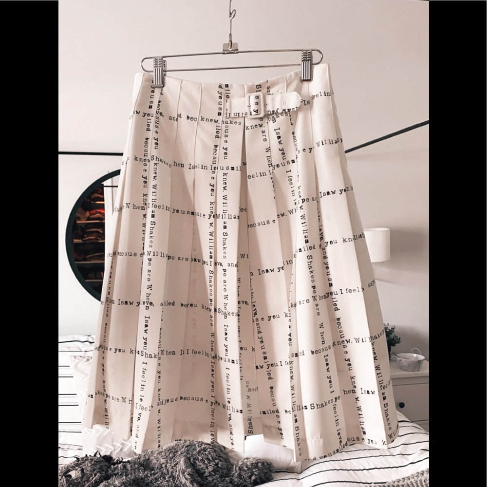 Shakespeare Pleated Skirt